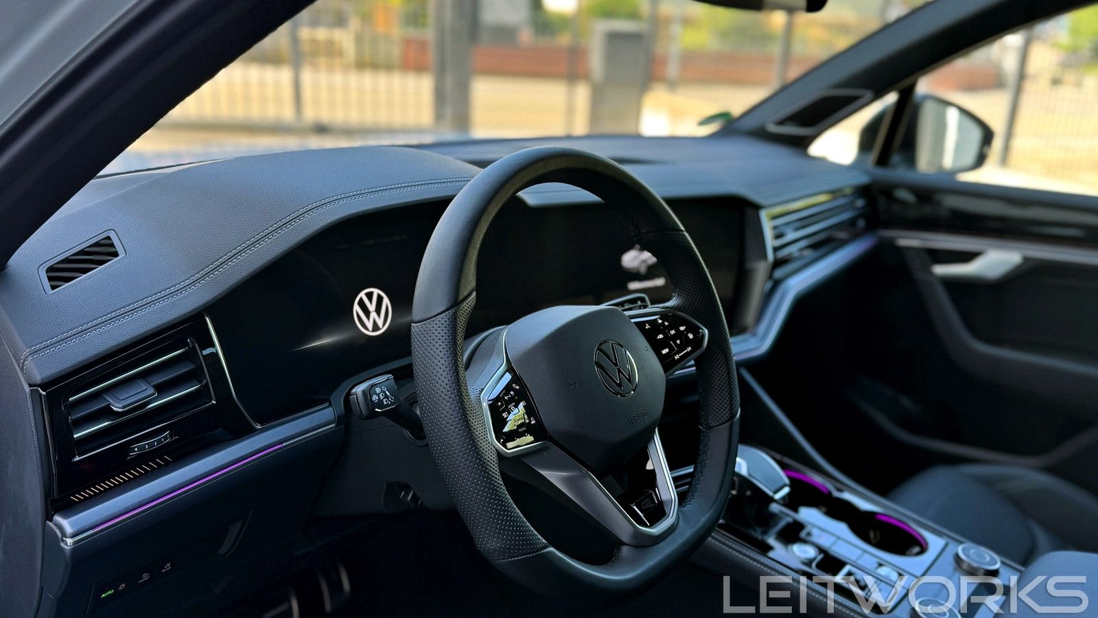 Volkswagen Touareg R-Line - Samsaru's Car Outlet