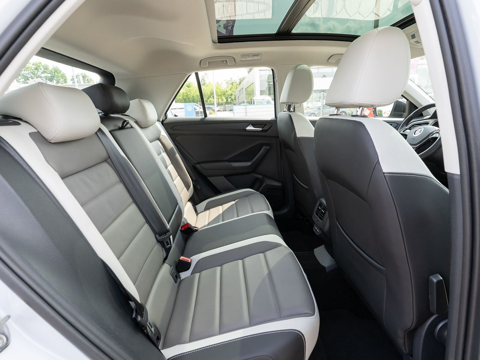 Volkswagen T-Roc Style 1.5TSI DSG - Samsaru's Car Outlet
