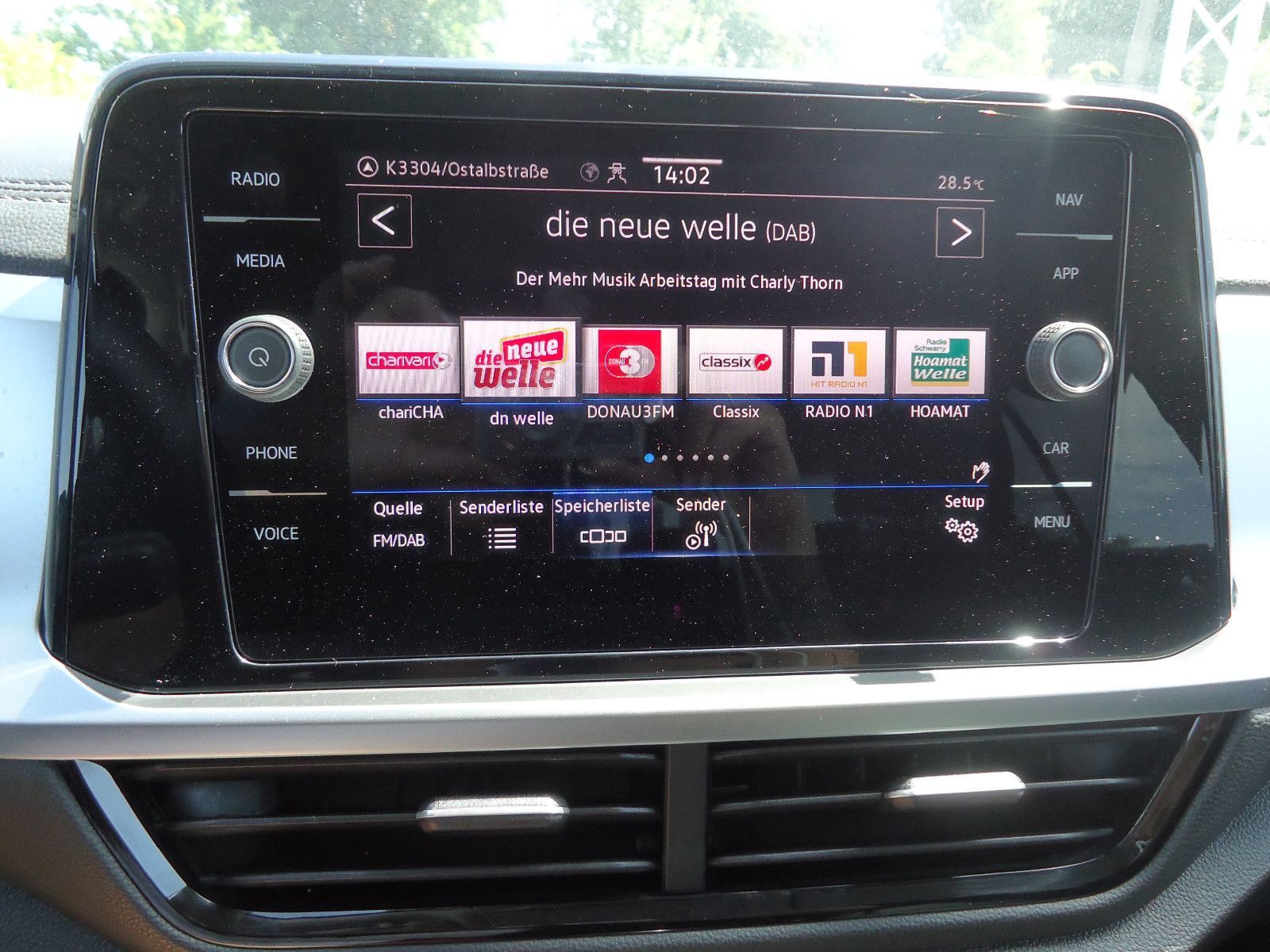 Volkswagen T-Roc Life TSI - Samsaru's Car Outlet