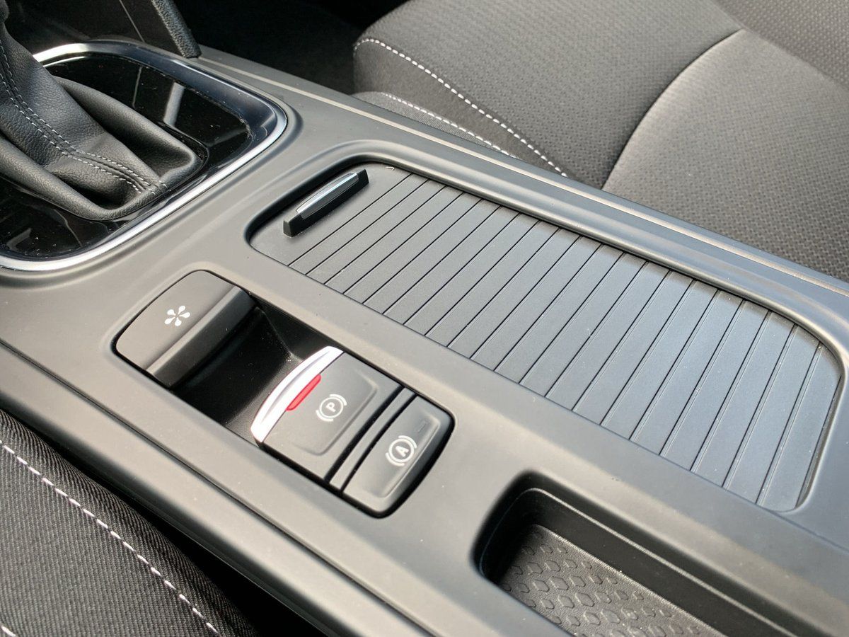 Renault Megane Grandtour ZEN E-TECH Plug-in - Samsaru's Car Outlet