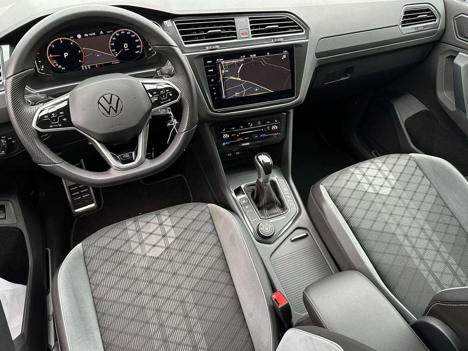 Volkswagen Tiguan 4M R-Line Black NAV+LED+AHK+ACC+VC+19ZOLL