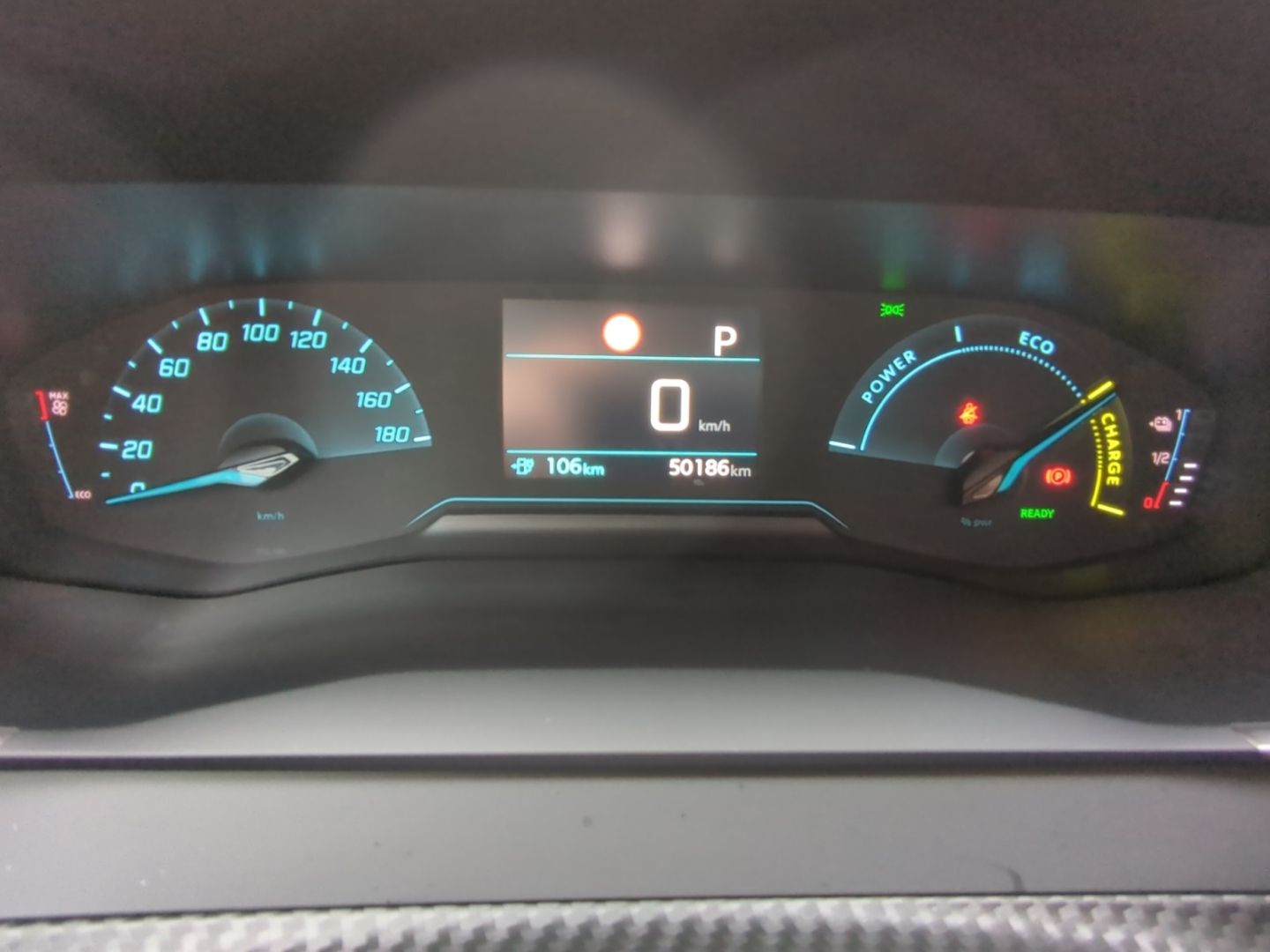 Peugeot e-2008 Active Elektromotor 136 - Samsaru's Car Outlet