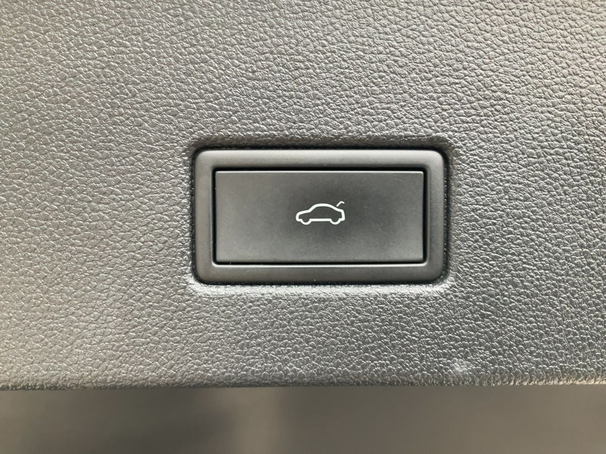 Volkswagen T-Roc 1.5 TSI DSG R-LINE - Samsaru's Car Outlet