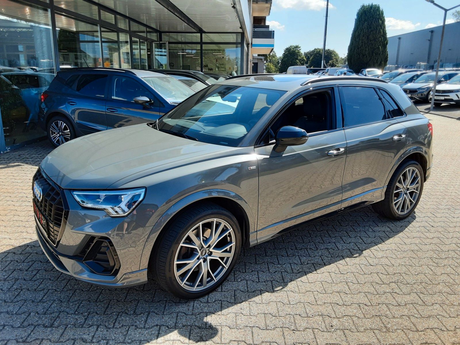 Audi Q3 45 TFSI quattro S line - Samsaru's Car Outlet