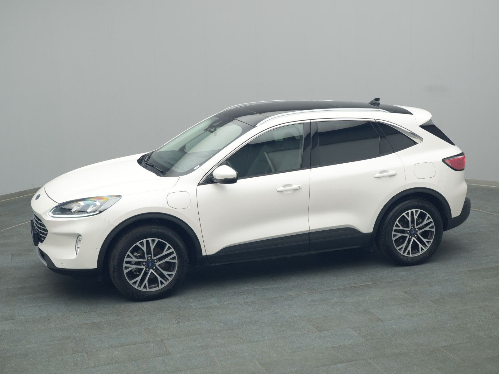 Ford Kuga Titanium X 225PS Plug-in-Hybrid Aut. - Samsaru's Car Outlet