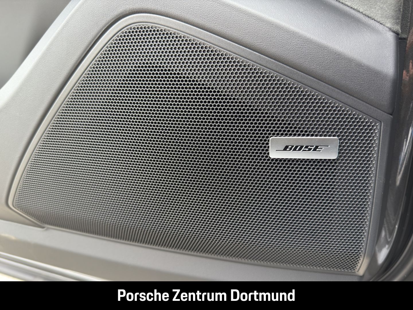 Porsche Cayenne GTS Hinterachslenkung Head-Up Display