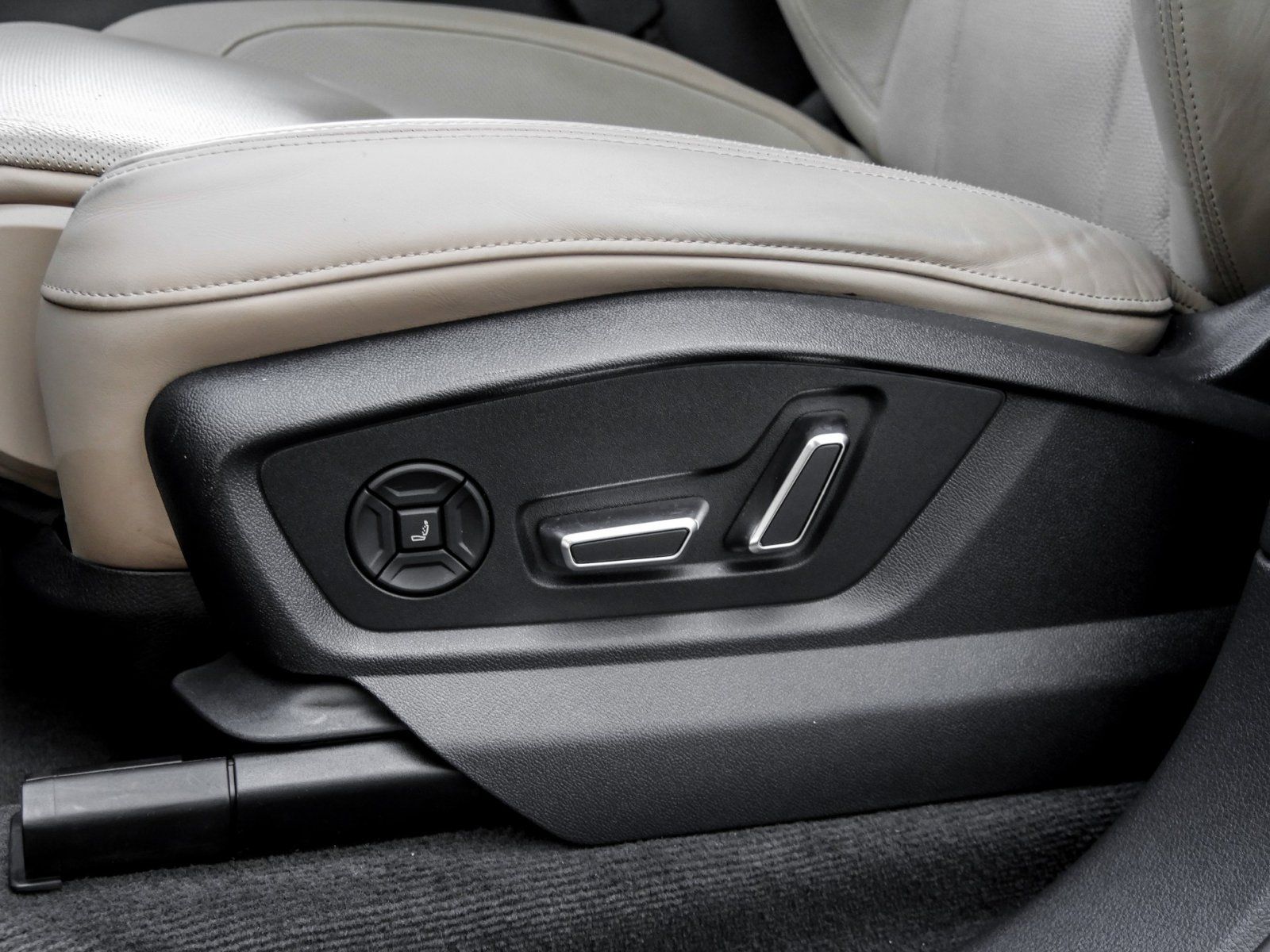 Audi Q7 S line 55 TFSI e AHK 360° HUD B&O Keyless