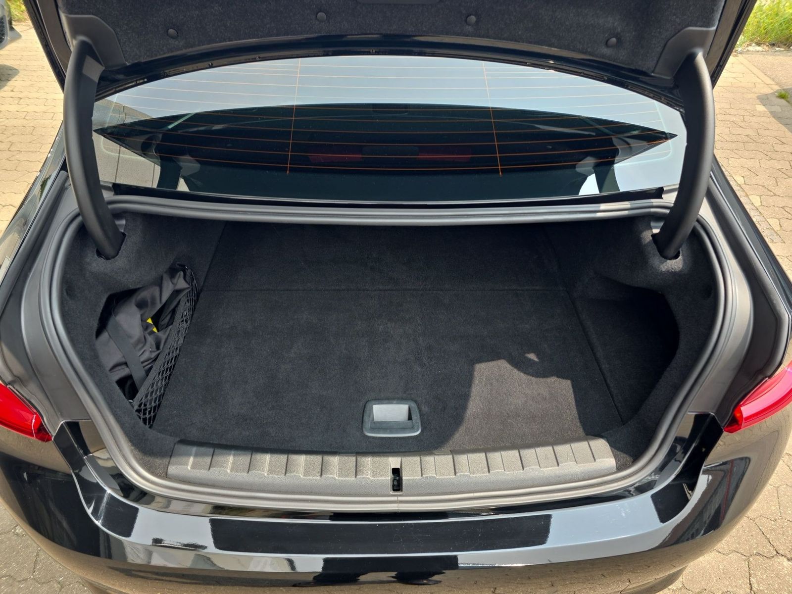 BMW 320e Sport-Line - Samsaru's Car Outlet