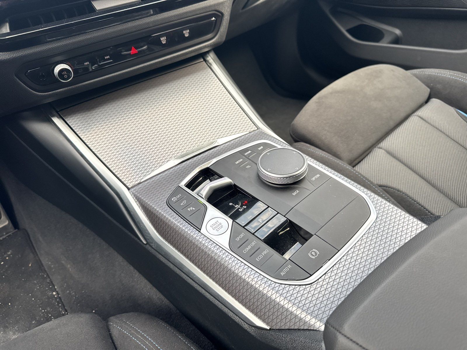 BMW 320d xDrive Touring Inkl. € 1.190 Zubehörbonus*