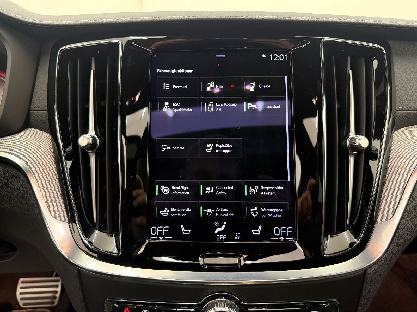 Volvo V60 Kombi Plus Dark Recharge Plug-In Hybrid AWD