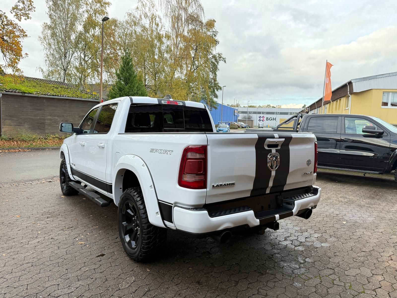 Dodge LARAMI*SPORT*12"RADIO*PANO*OFFROAD*BÜGEL*GARANTI
