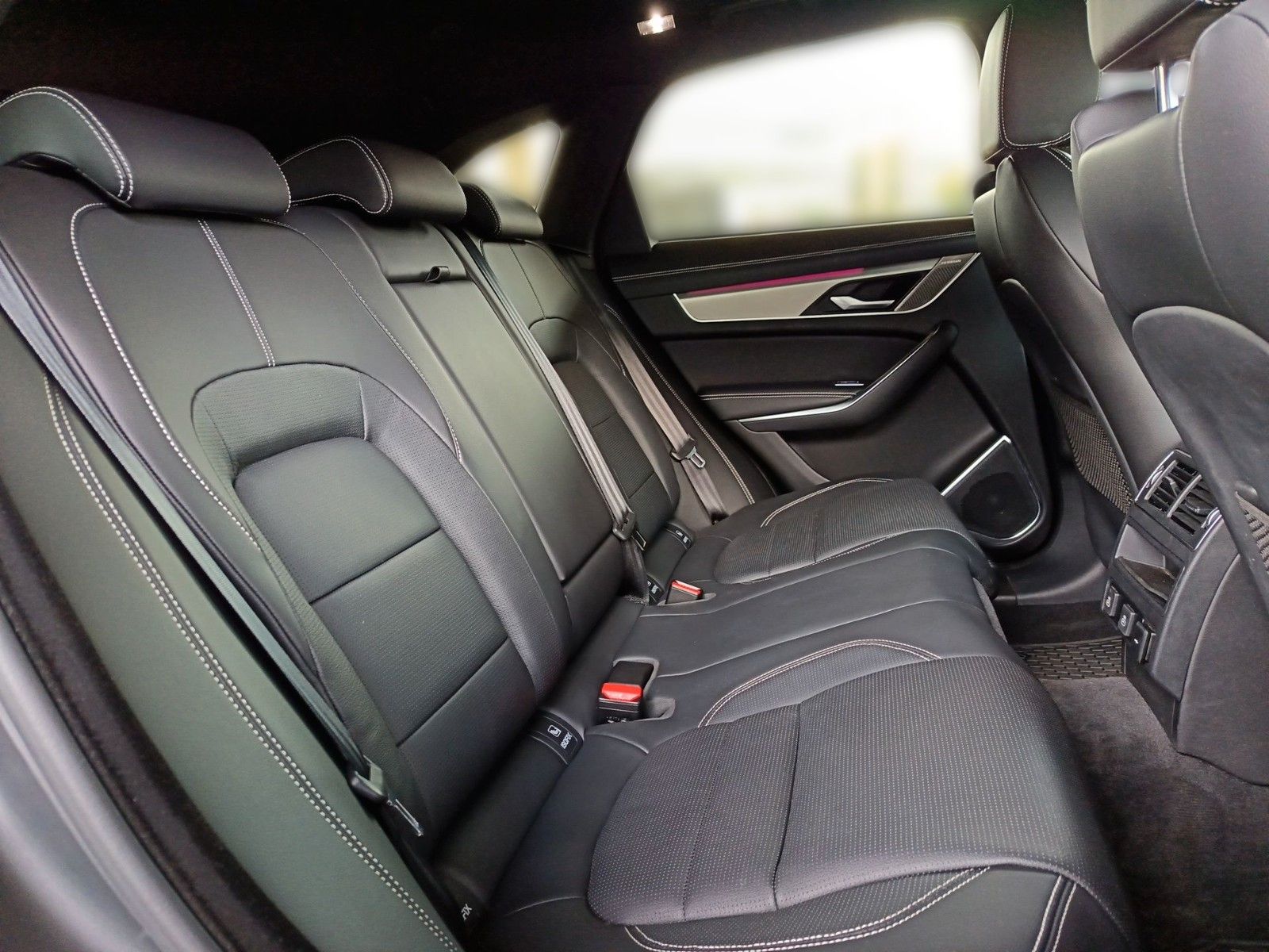 Jaguar F-Pace D200 R-DYNAMIC SE AWD