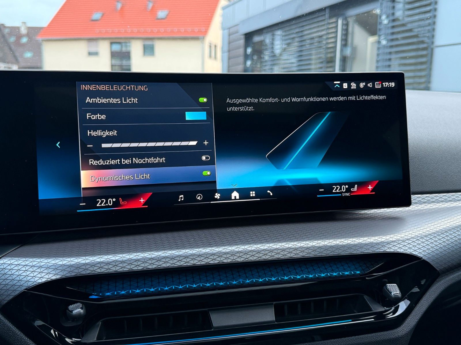 BMW 320i M Sport 18" HuD AHK Pano ACC 360° hifi LED+
