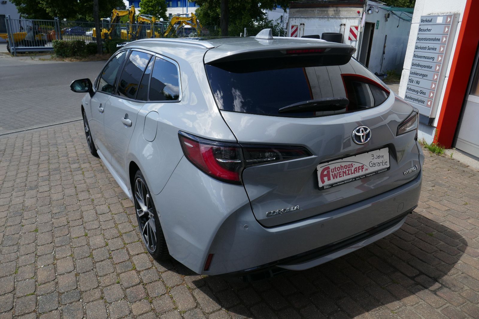 Toyota Corolla 2.0 Hybrid Lounge - Samsaru's Car Outlet