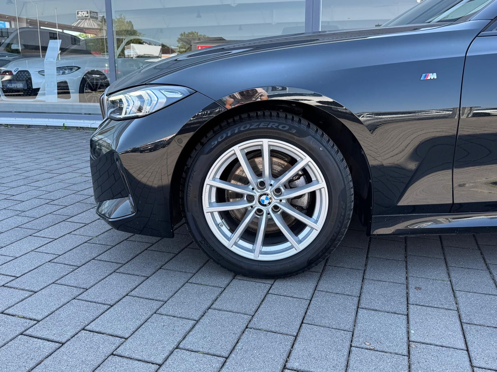 BMW 320 i Tour M Sportp. AHK°ACC°HeadUp+HIFI°-Ad.LED