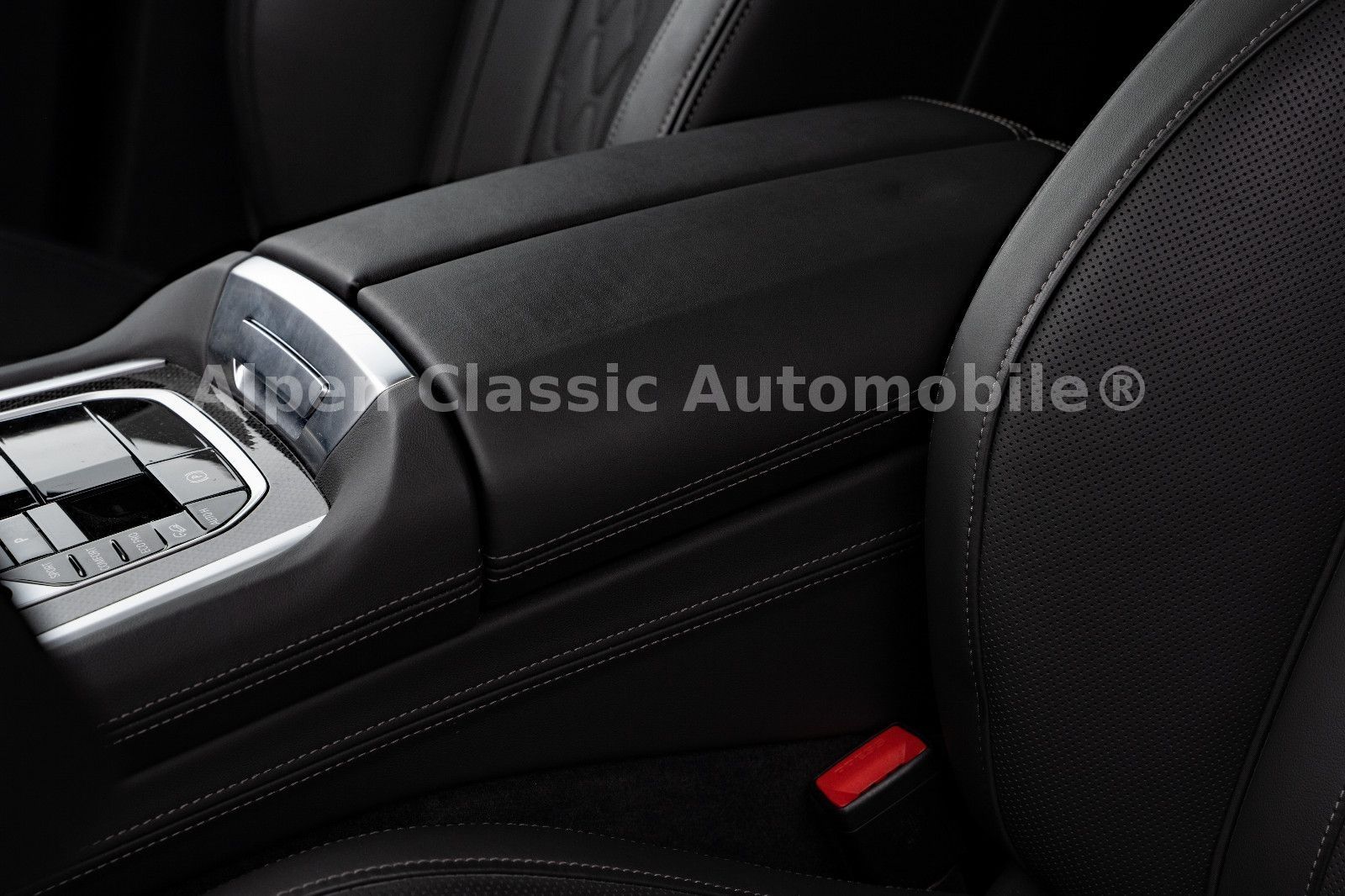 BMW X6 M60 i xDrive B&W, HUD, PANO, AHK, Massage