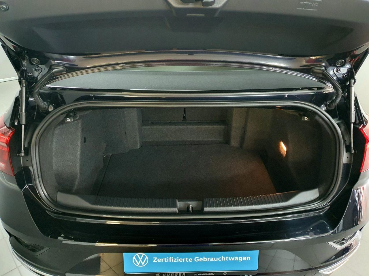 Volkswagen T-Roc 1.5TSI DSG R-Line - Samsaru's Car Outlet