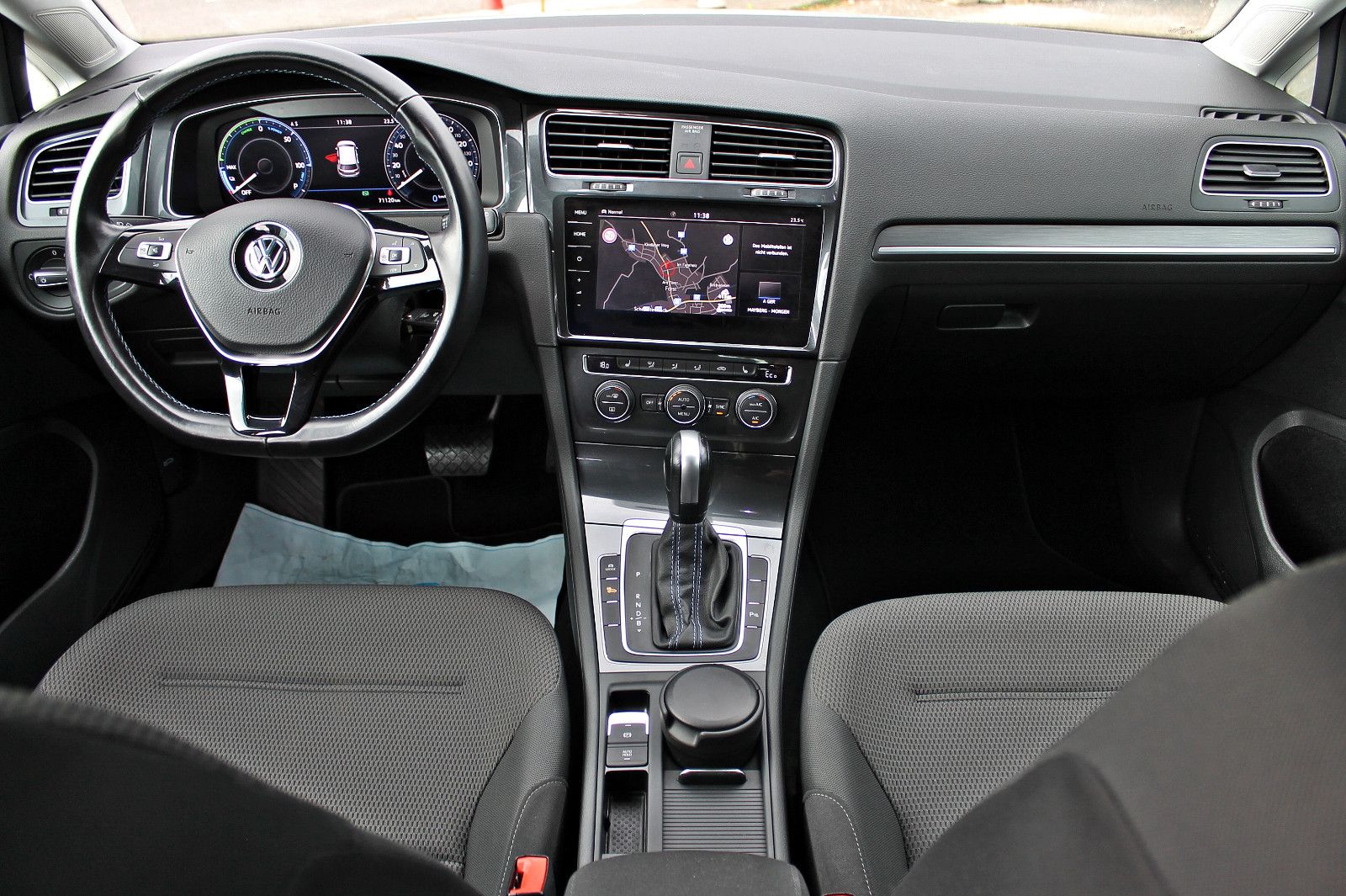 Volkswagen e-Golf 100KW - Samsaru's Car Outlet