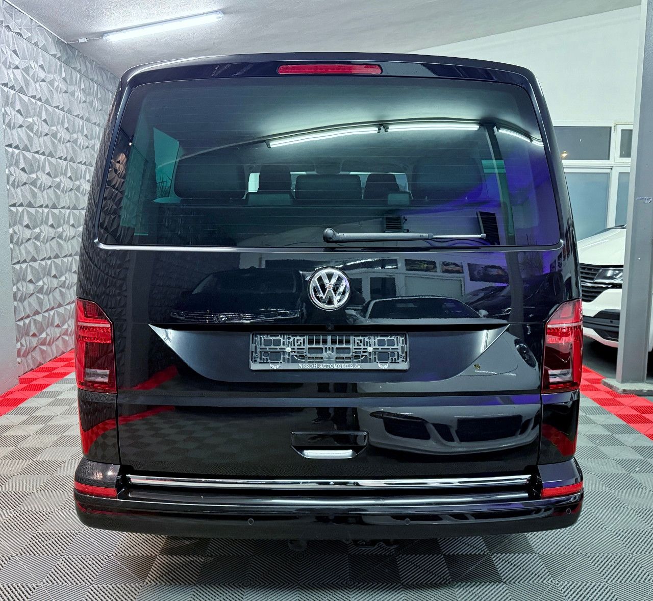 Volkswagen T6.1 Multivan 2.0 TDI DSG 4Motion - Samsaru's Car Outlet