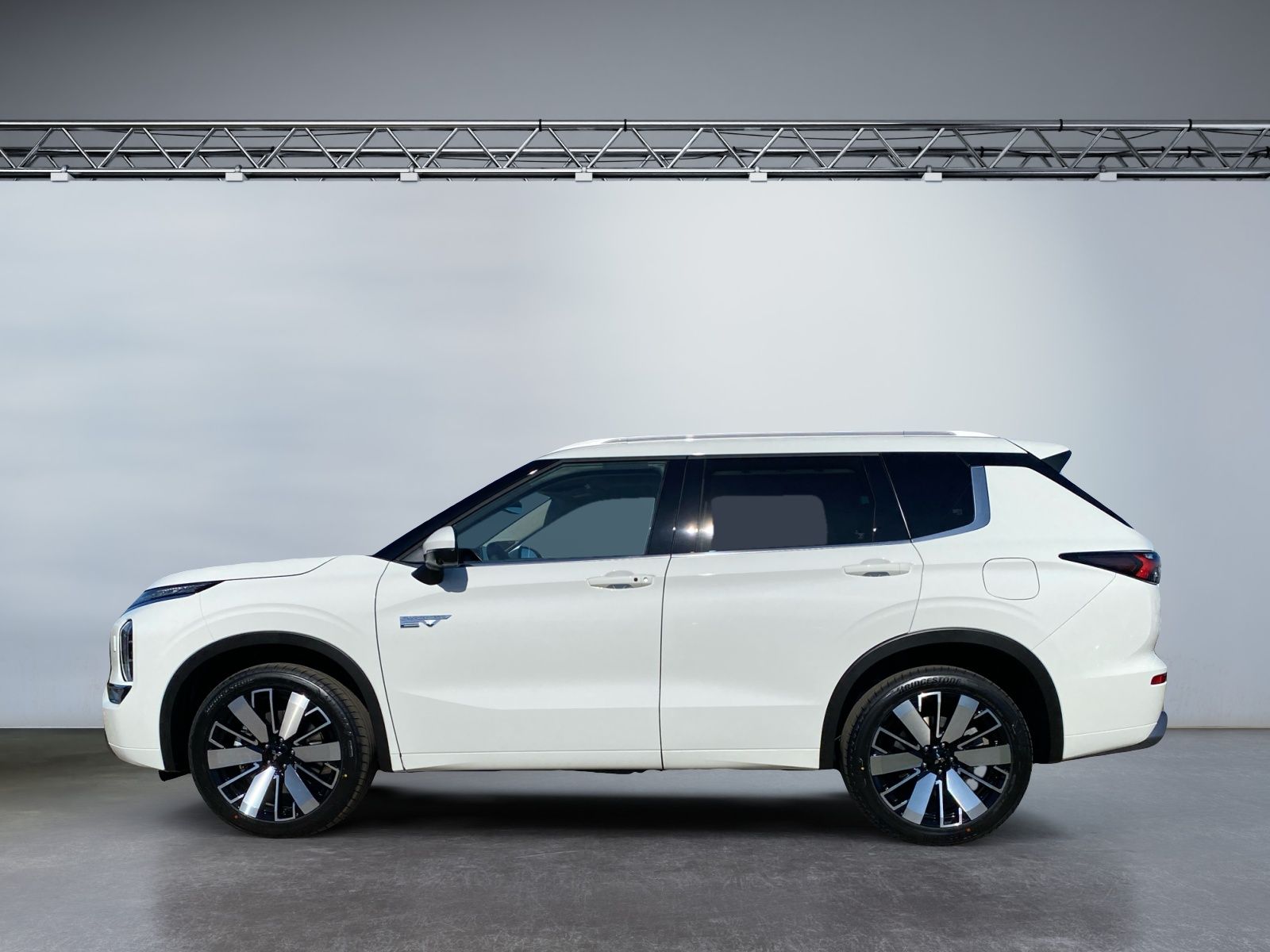 Mitsubishi Outlander Top 2.4 PHEV ACC PDC FLA STH LED
