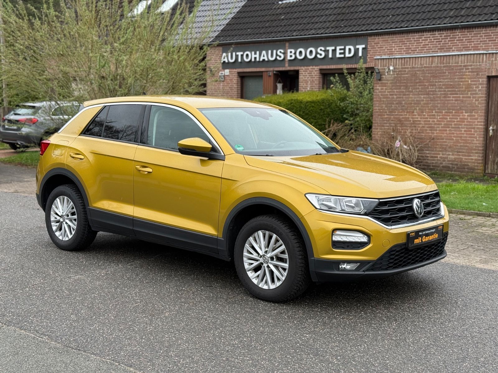 Volkswagen T-Roc 1.0 TSI - Samsaru's Car Outlet