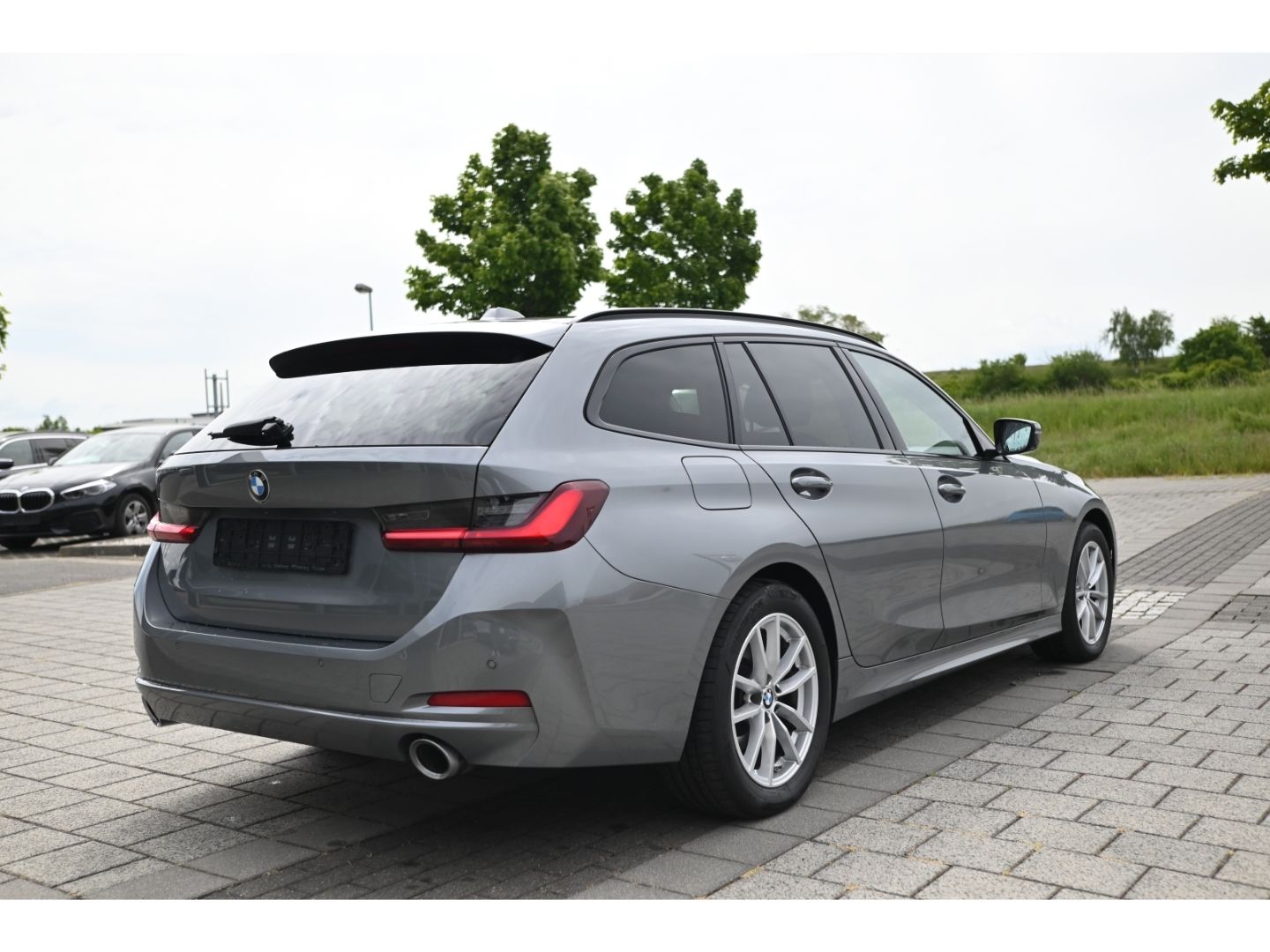 BMW 320d xDrive Touring - Samsaru's Car Outlet