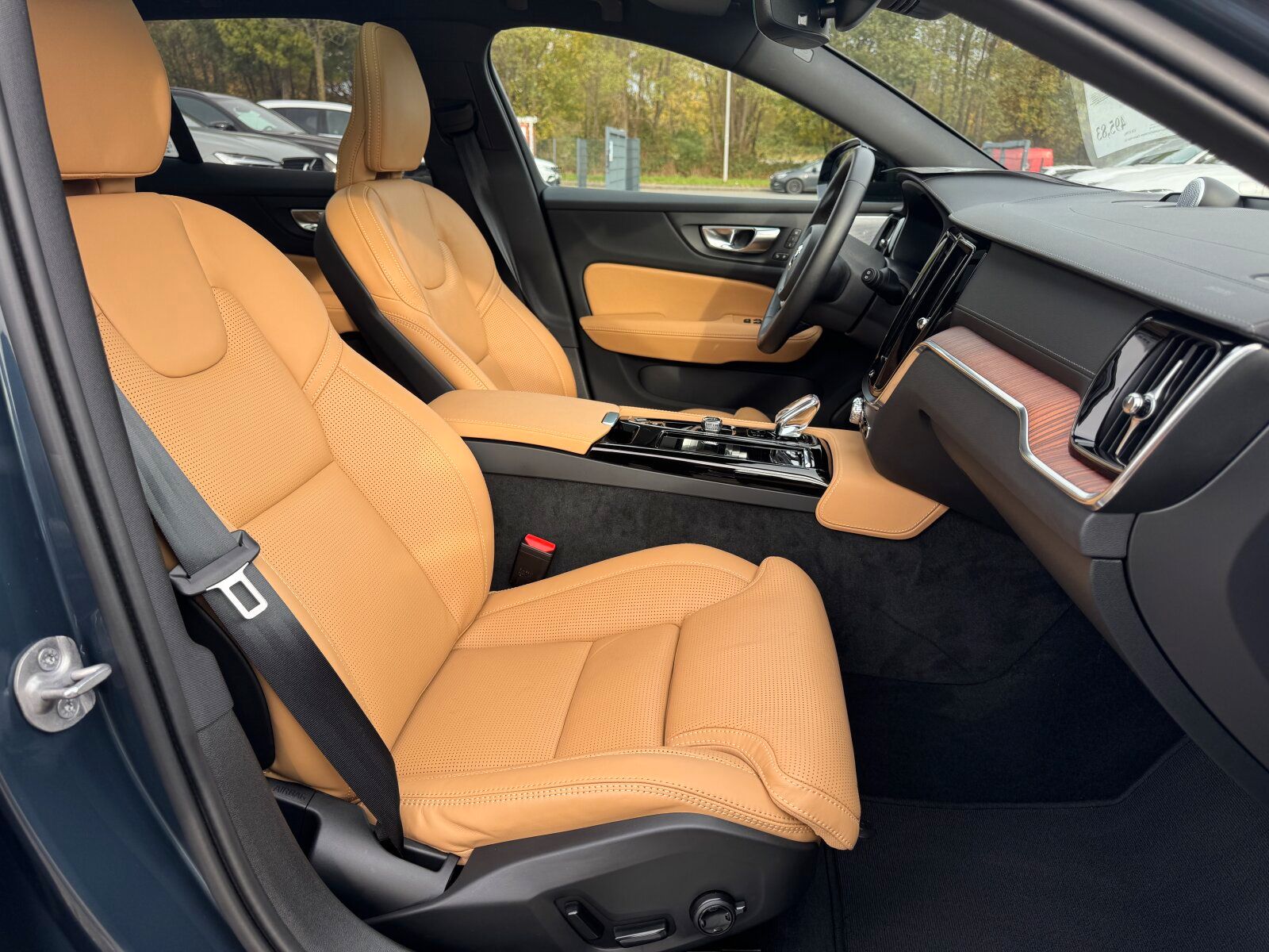 Volvo V60 T6 Ultra Dark B&W|MASSAGE|LEDER BRAUN|AHK|
