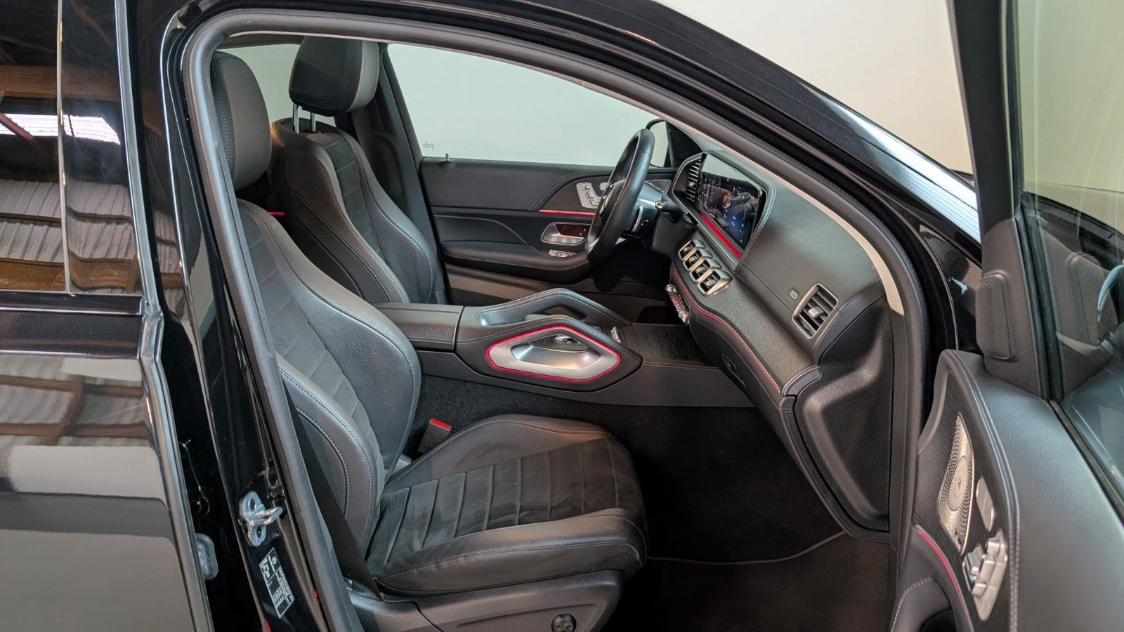 Mercedes-Benz GLE 300 d 4Matic Coupe AMG-MB100-AHK-PANO-DSTR+