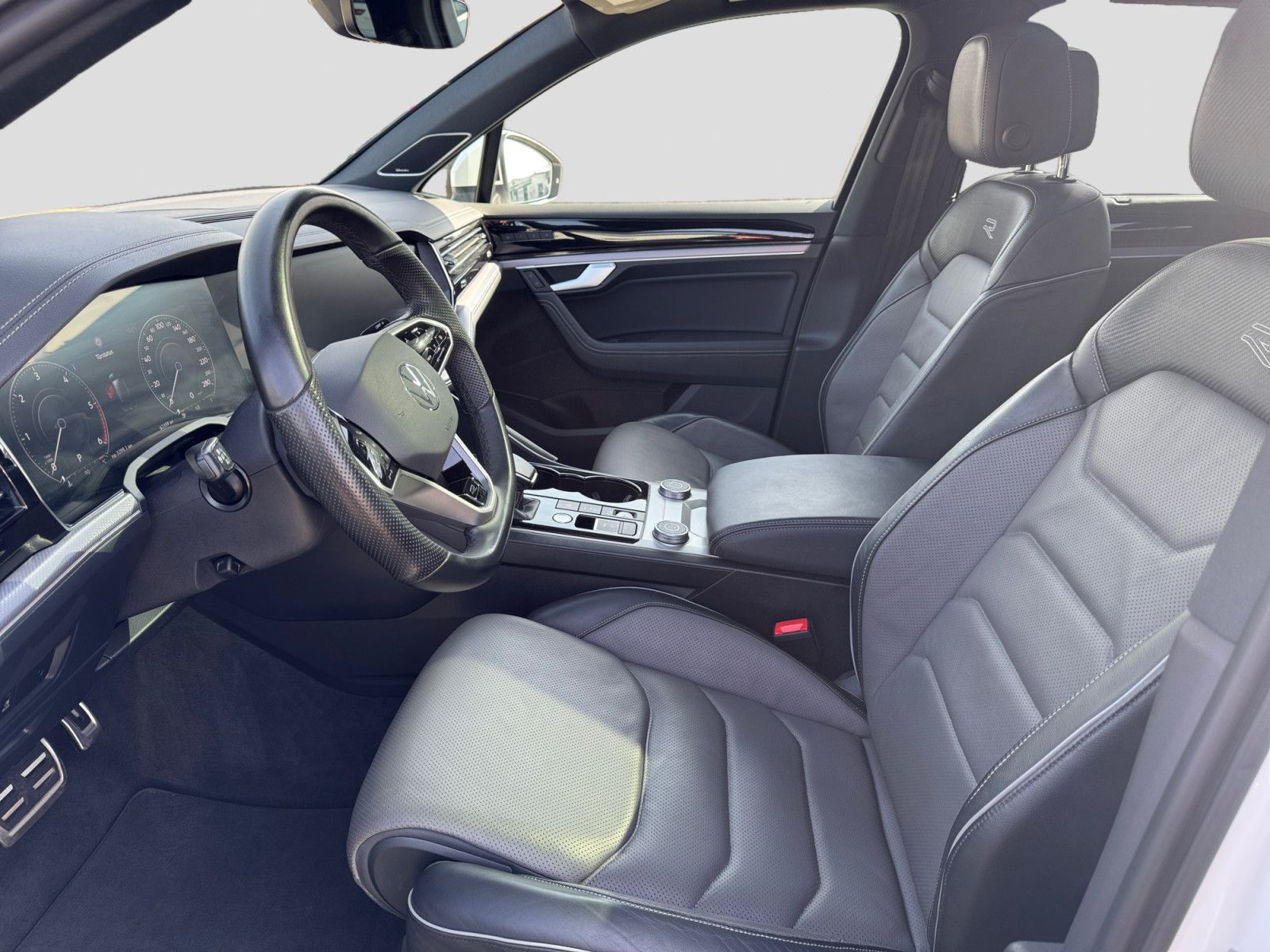 Volkswagen Touareg 3.0TDI R-Line AHK Luft Standhz Pano Cam