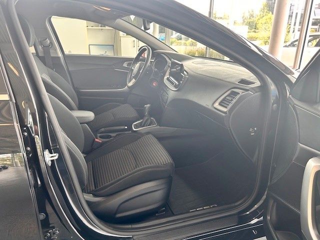 Kia Ceed 1.5 T Spirit - Samsaru's Car Outlet
