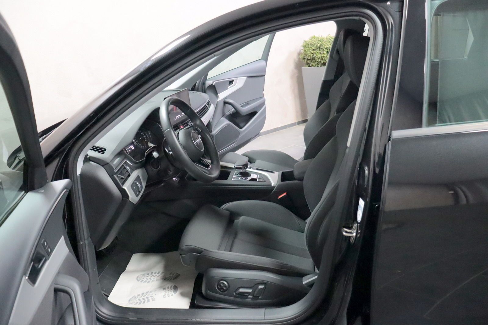 Audi A4 Lim. 40 TFSI Quattro S Line - Samsaru's Car Outlet