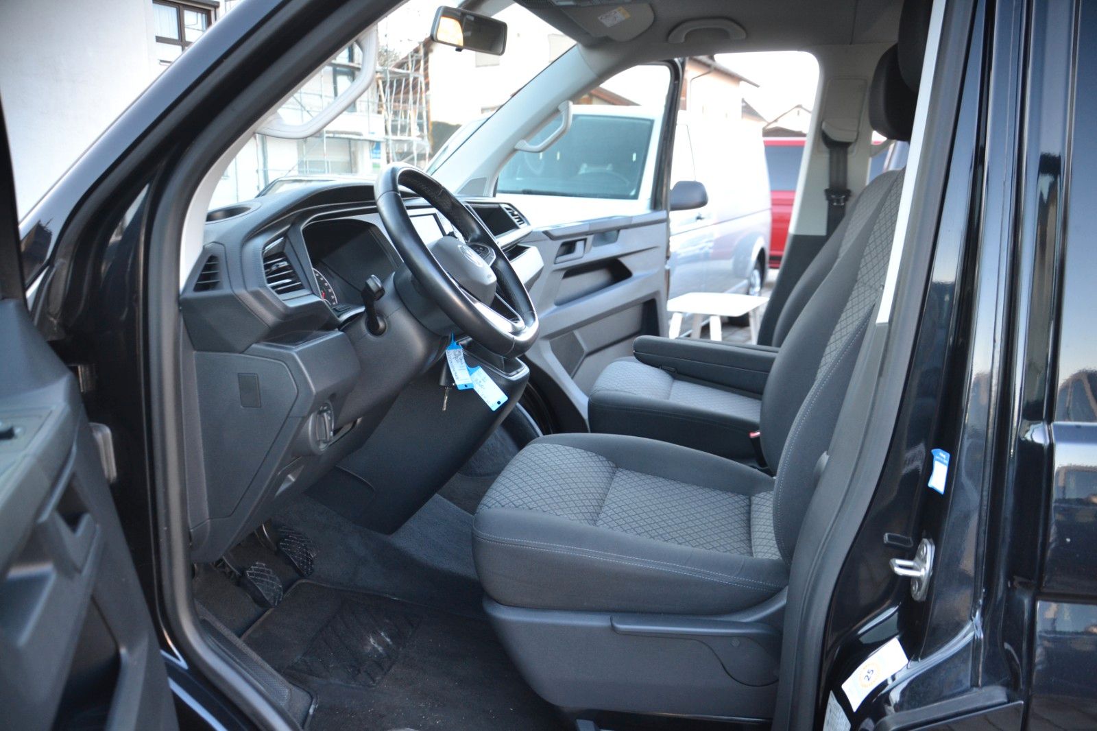Volkswagen T6.1 Multivan - Samsaru's Car Outlet