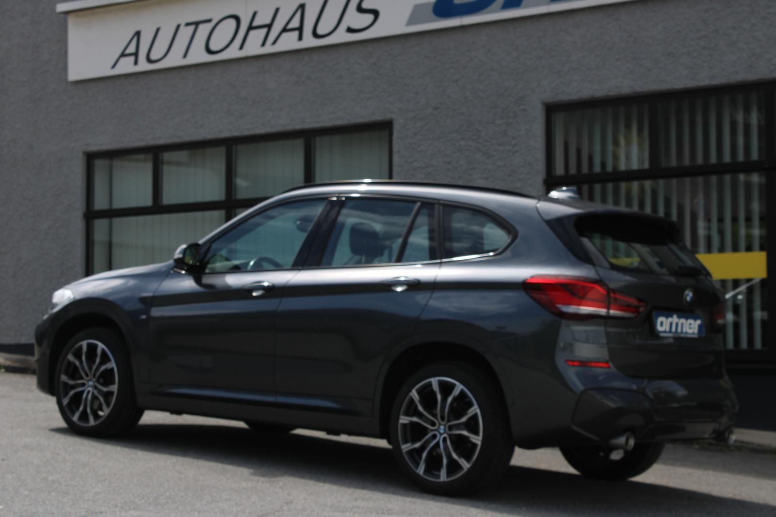 BMW X1 xDrive 20 i M Sportpaket - Samsaru's Car Outlet