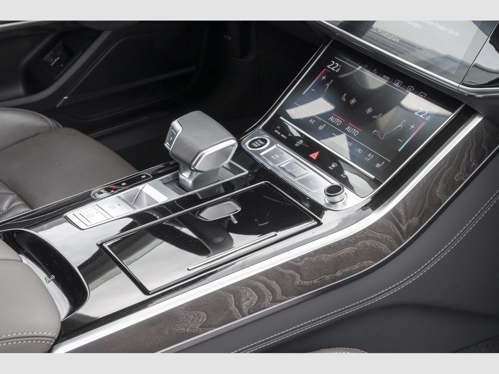 Audi A8 L 60TFSIe - Samsaru's Car Outlet