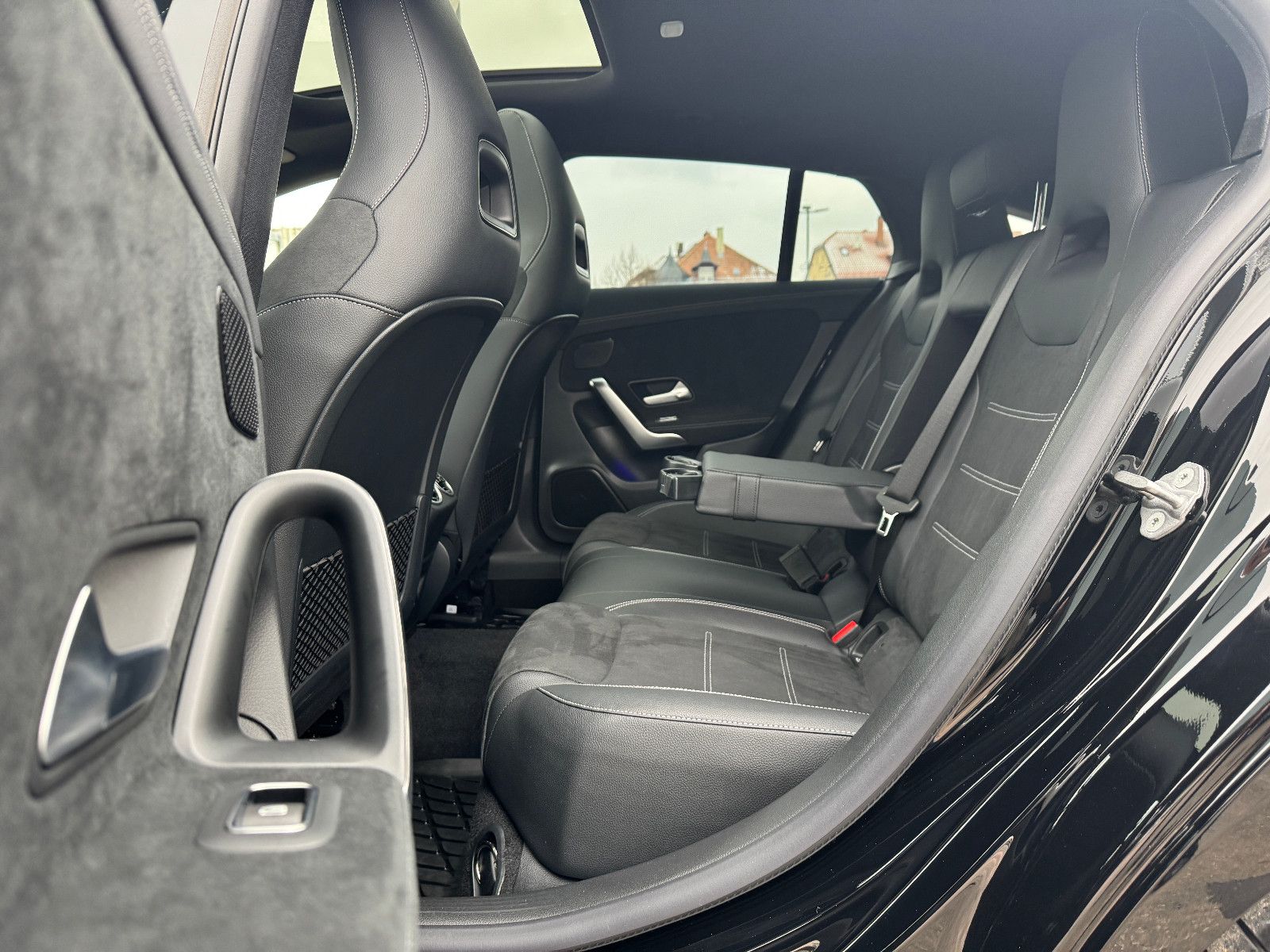 Mercedes-Benz CLA 200 d 4M EDITION AMG LINE - Samsaru's Car Outlet
