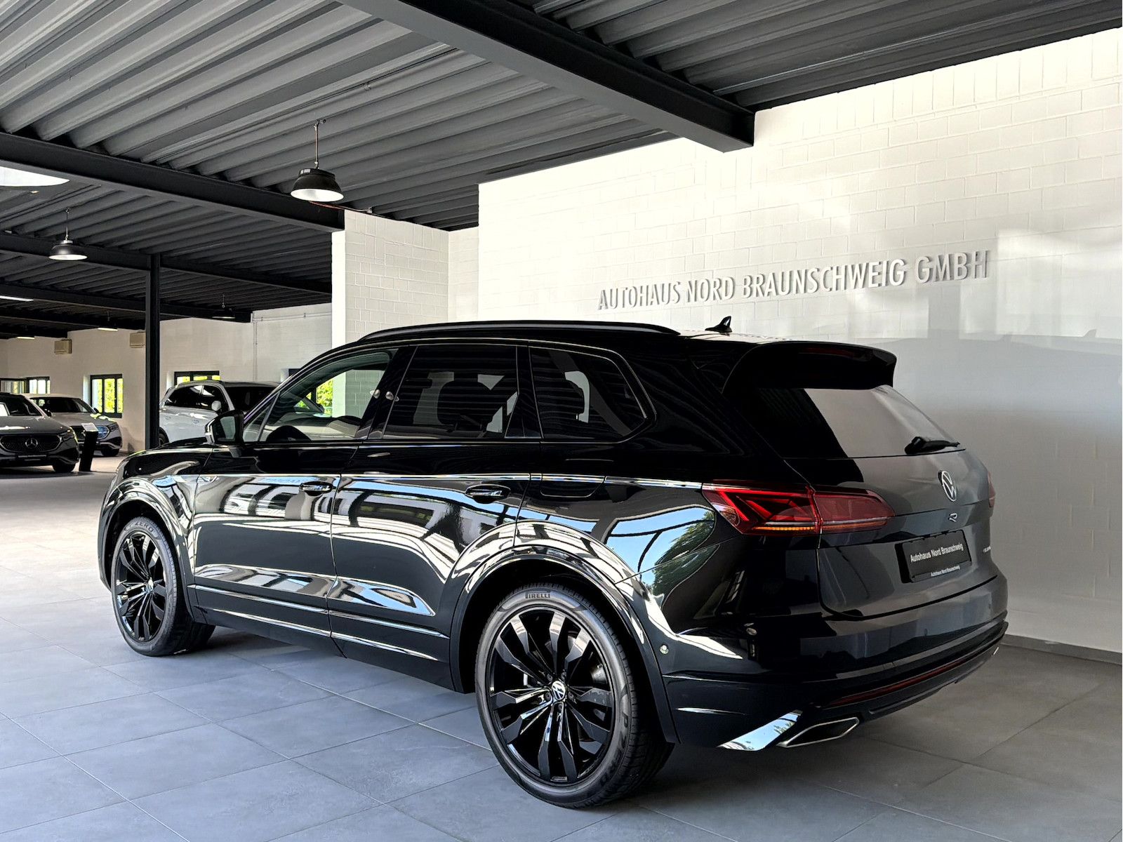 Volkswagen Touareg R 3.0TSI*BlackStyle*Pano*AHK*HUD*Massage