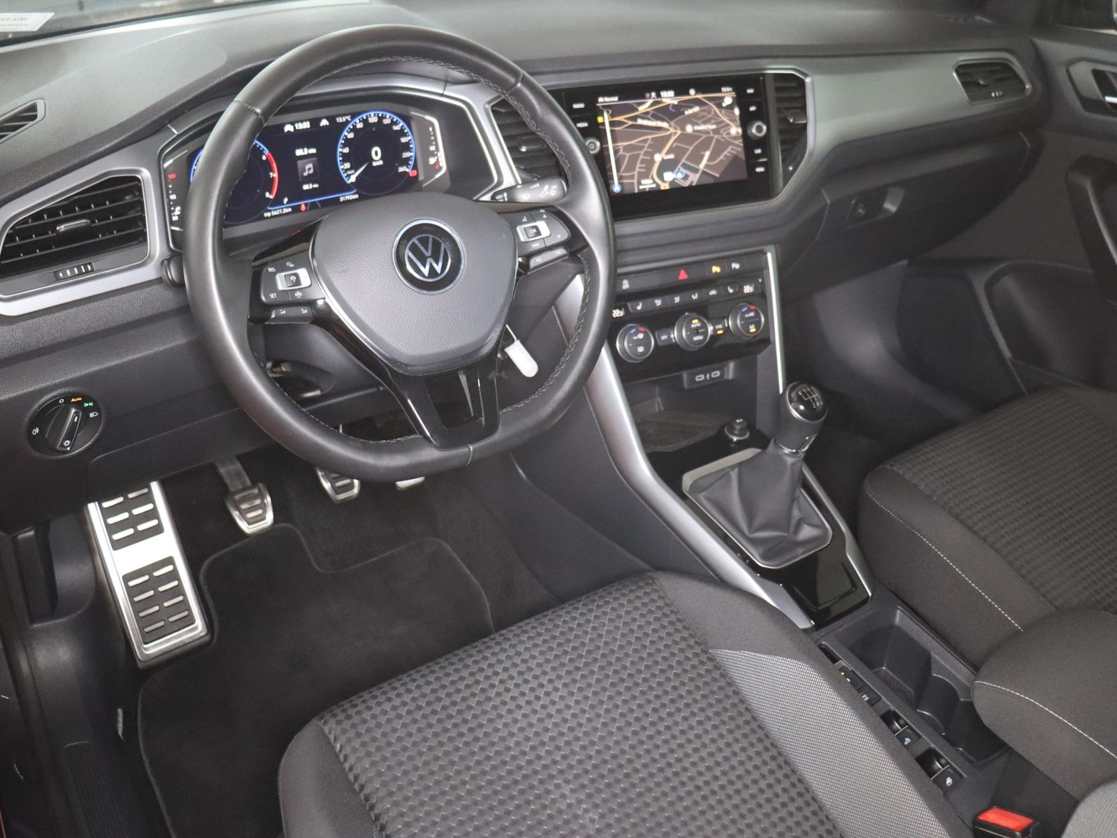 Volkswagen T-Roc 1.0 TSI - Samsaru's Car Outlet