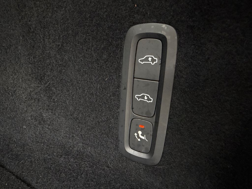 Volvo XC60 Ultimate Bright Recharge Plug-In Hybrid T8