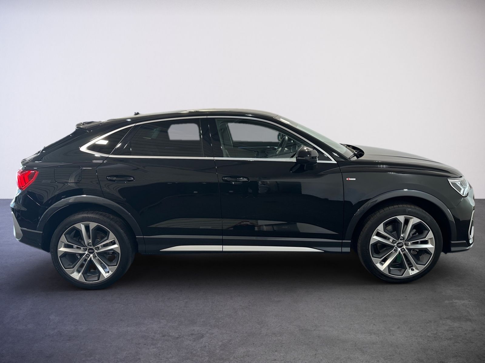 Audi Q3 Sportback 40 TFSI QUATT S LINE - Samsaru's Car Outlet