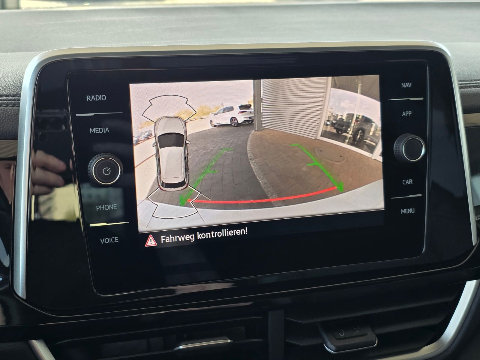 Volkswagen T-Roc 2.0 TDI DSG R-Line - Samsaru's Car Outlet