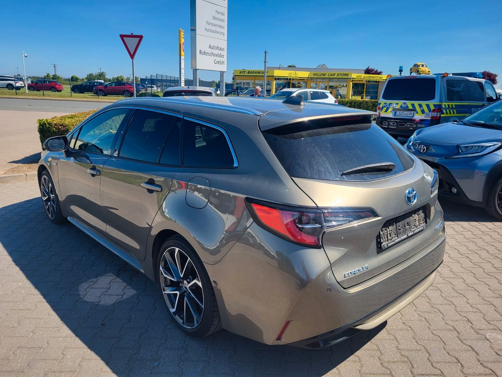 Toyota Corolla Touring Sports Hybrid Lounge - Samsaru's Car Outlet