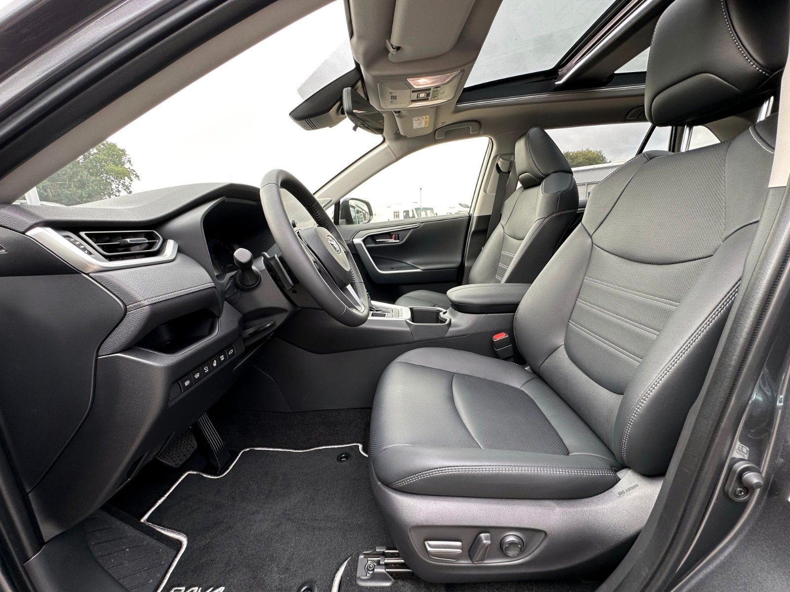 Toyota RAV 4 HYBRID PANORAMA LEDER NAVI DAB JBL 360°...