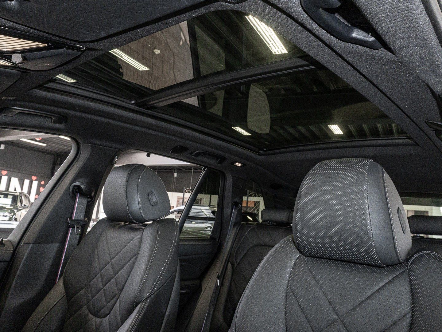 BMW X5 M60i xDrive INDIVIDUAL AHK PANO Sthzg Harman/