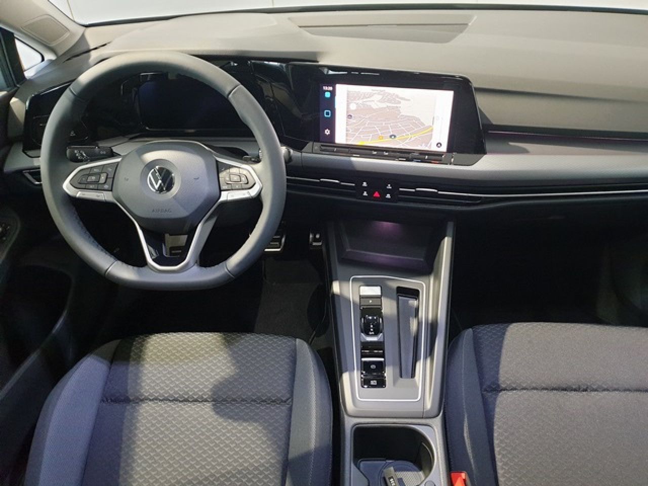 Volkswagen Golf 1.5 eTSI Active DSG - Samsaru's Car Outlet