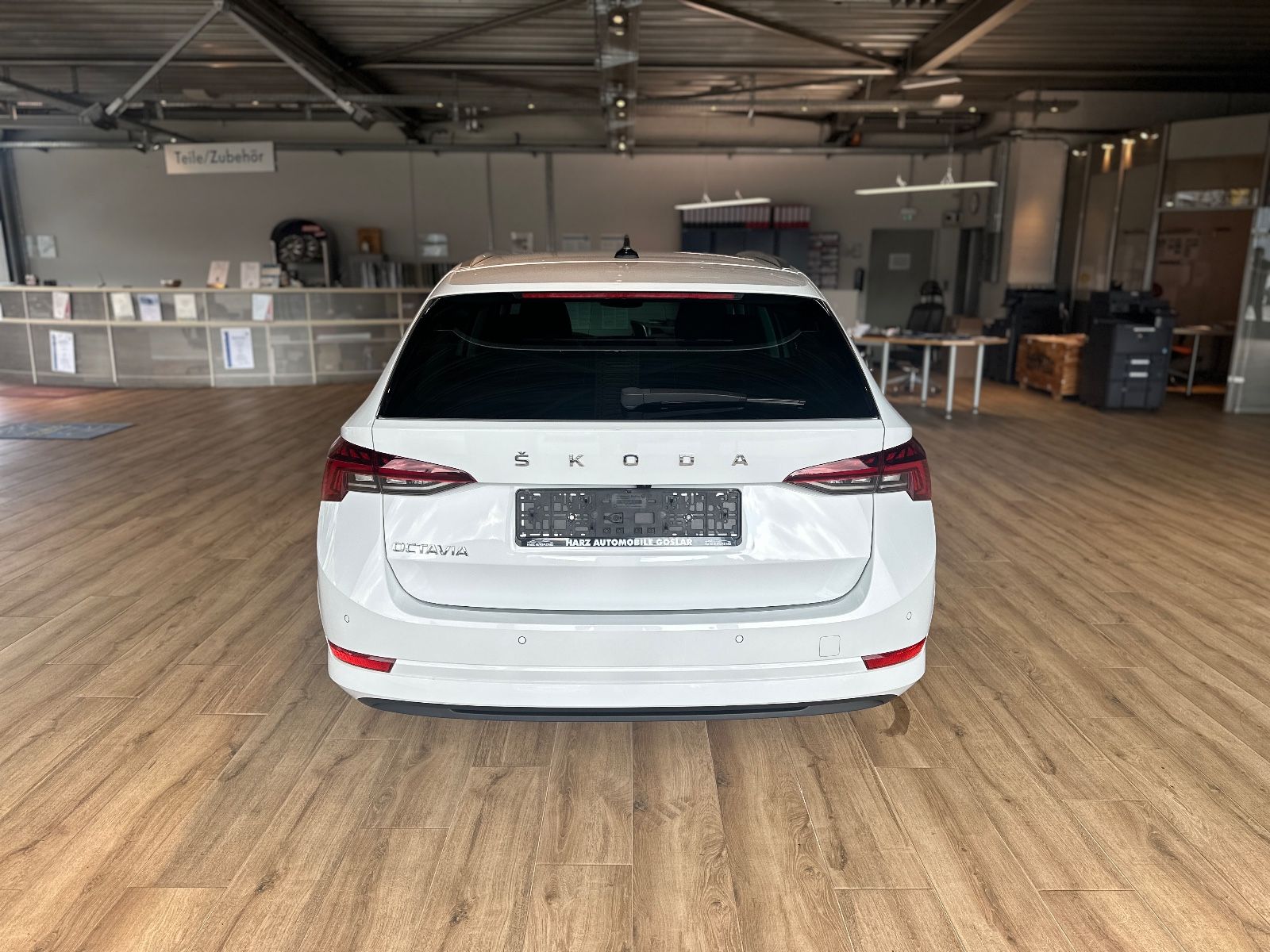 Skoda Octavia Combi - Samsaru's Car Outlet
