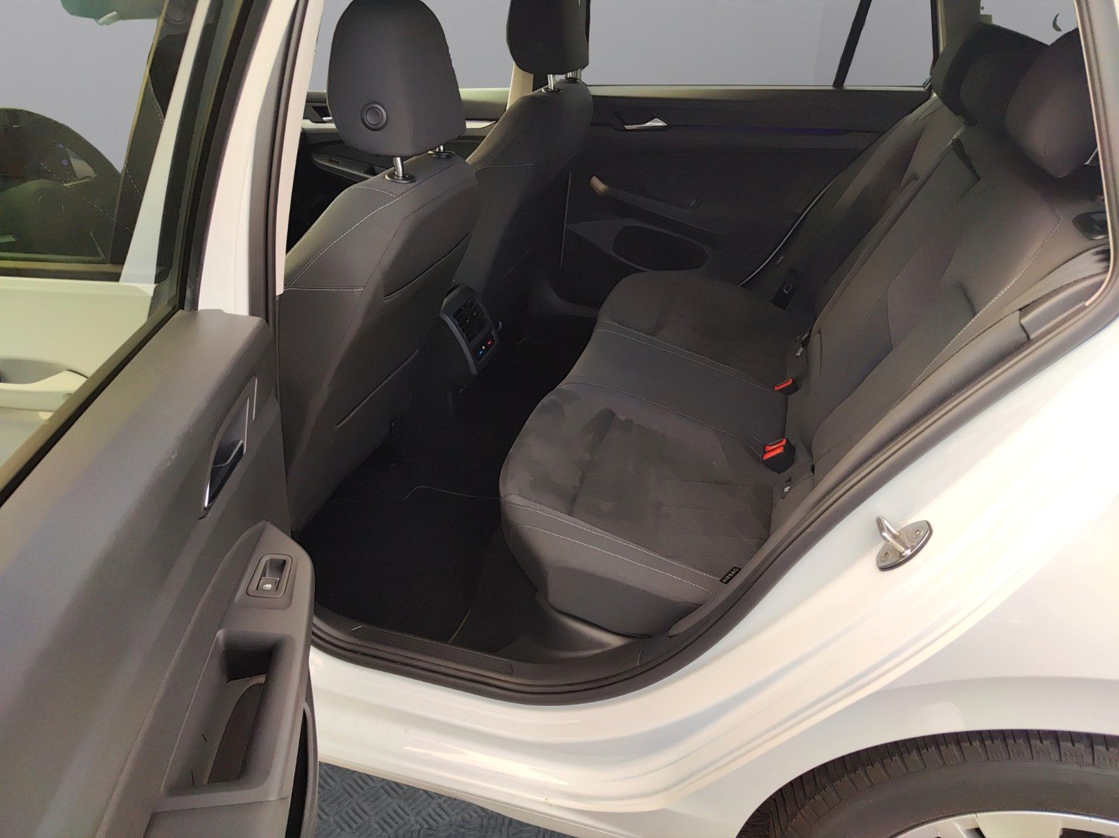 Volkswagen Golf VIII Variant 1.5 TSI - Samsaru's Car Outlet