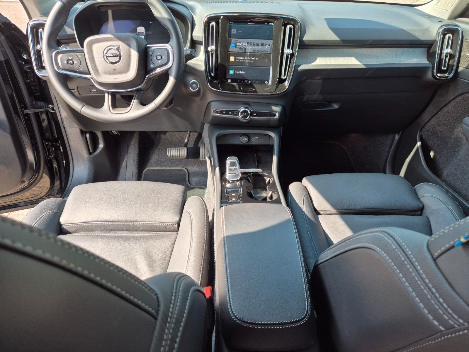 Volvo XC40 Plus Dark 2WD B3 - Samsaru's Car Outlet