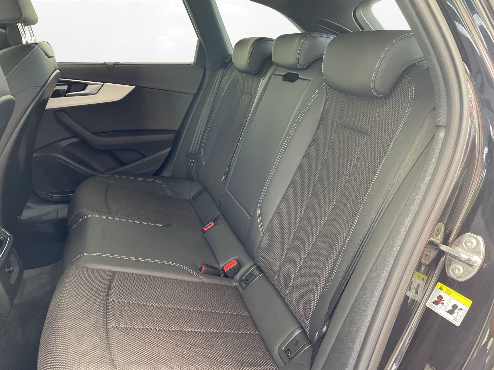 Audi A4 Avant 50 TDI quattro S line - Samsaru's Car Outlet