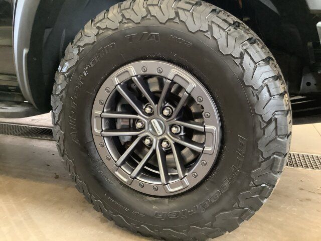 Ford Raptor - Samsaru's Car Outlet