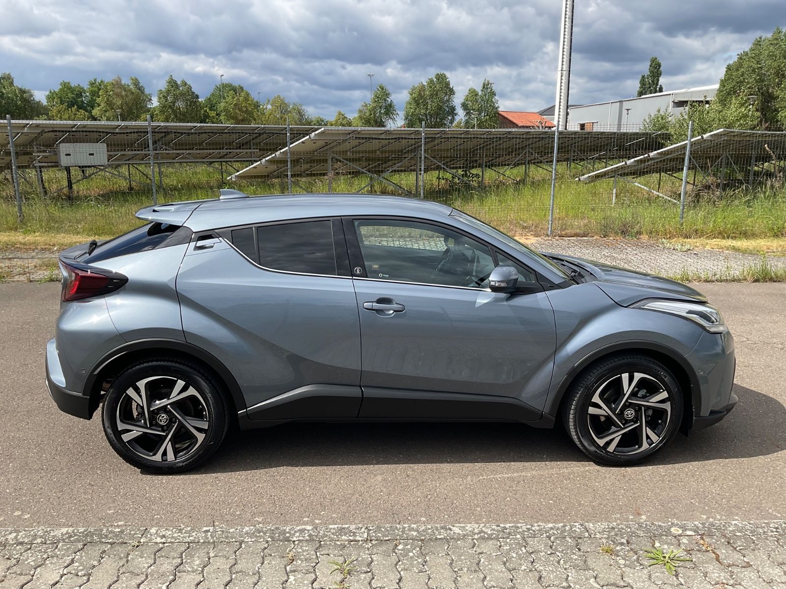 Toyota C-HR Hybrid - Samsaru's Car Outlet